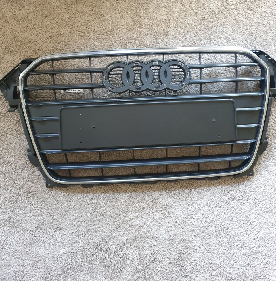 Audi A4 harmaa maski B8,5