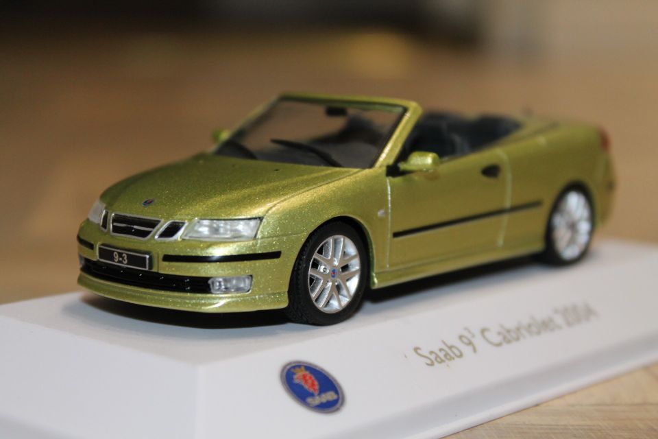 Saab 93 Cabriolet 2004 avoauto 1:43 pienoismalli metallia keräilyauto paketissa