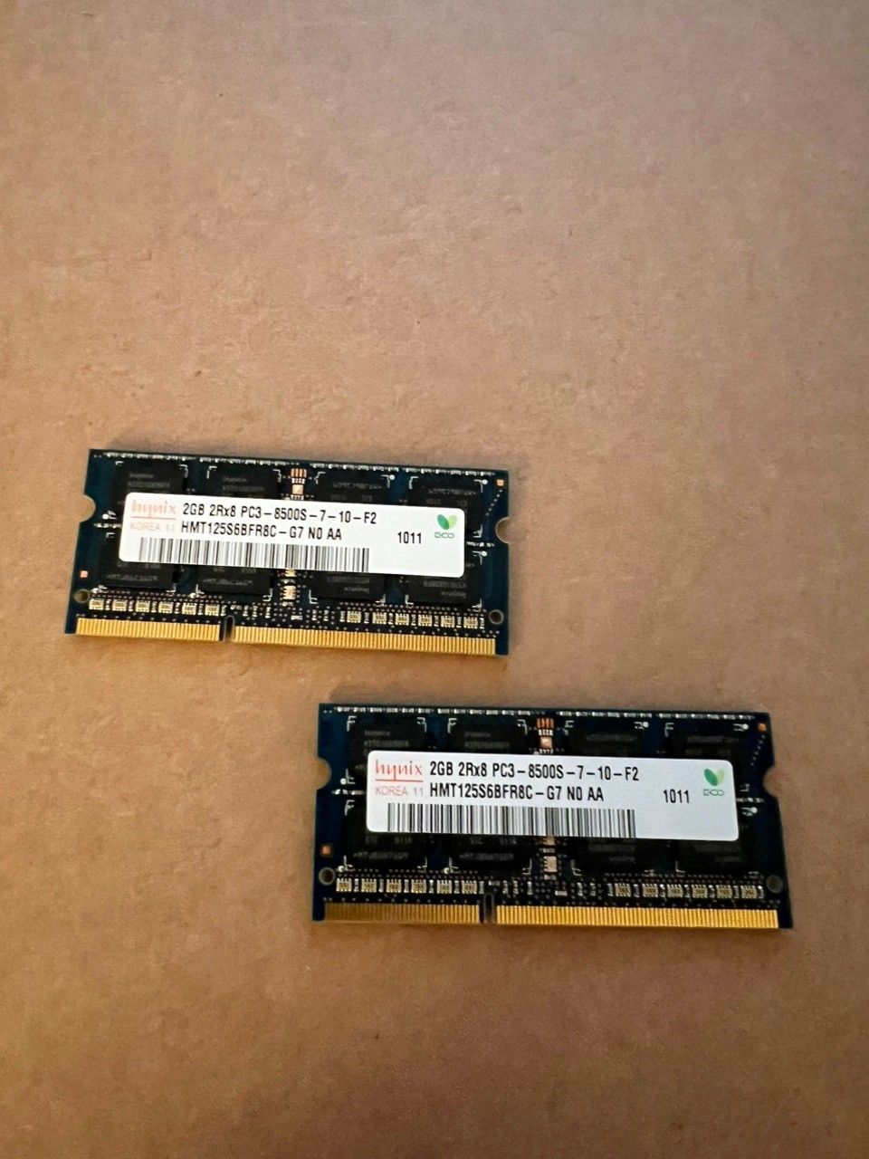 DIMM1  2GB 2RX8 PC3-8500S-7-10-F2