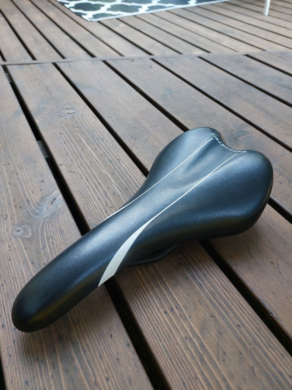 Ergometric race saddle