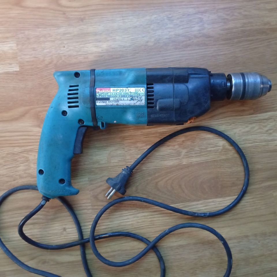 Makita iskevä porakone HP2031