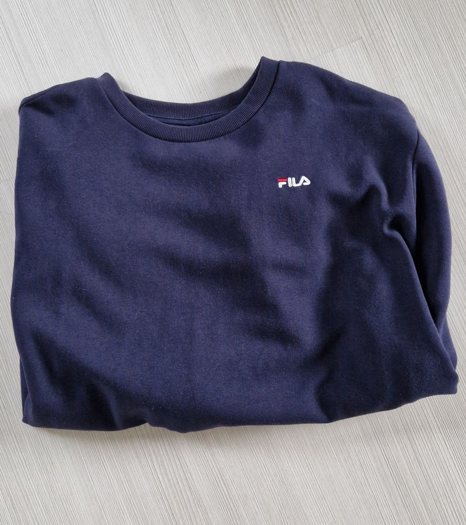 Fila collage navy koko L käyttämätön.