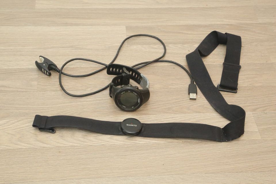 Suunto Ambit3 sport urheilukello ja sykevyö