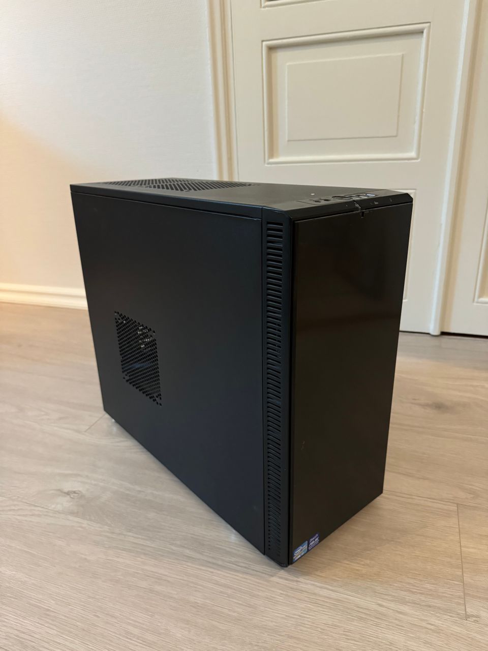 Pöytäkone - i7 3770k, GTX680, 16GB DDR3, 120GB SSD, 1TB HDD