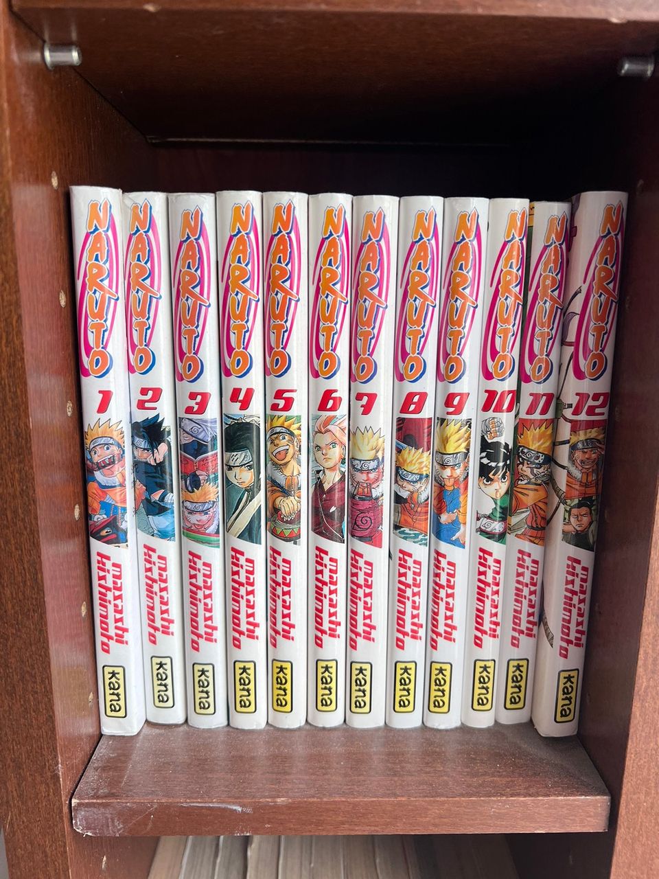 Manga Naruto kokoelma Ranskaksi ja Suomeksi