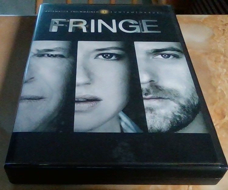 Scifi-sarja Fringe kaudet 1-5 blu-ray- ja dvd boxit