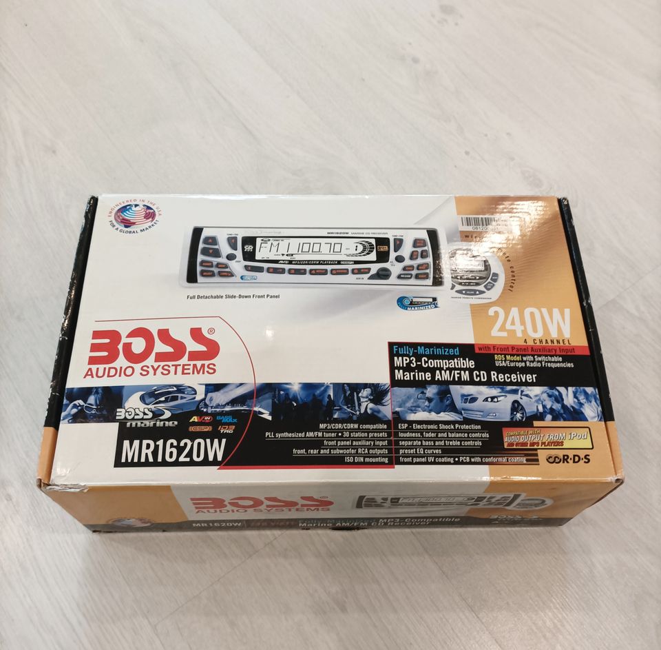 Käyttämätön Boss Marine Audio MR1620W soitin veneeseen