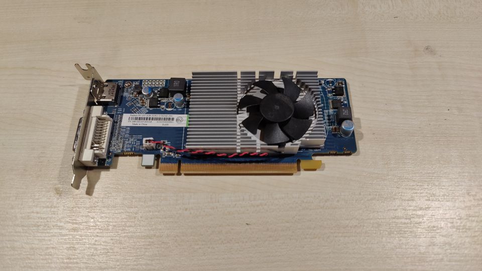 AMD Radeon R5-235