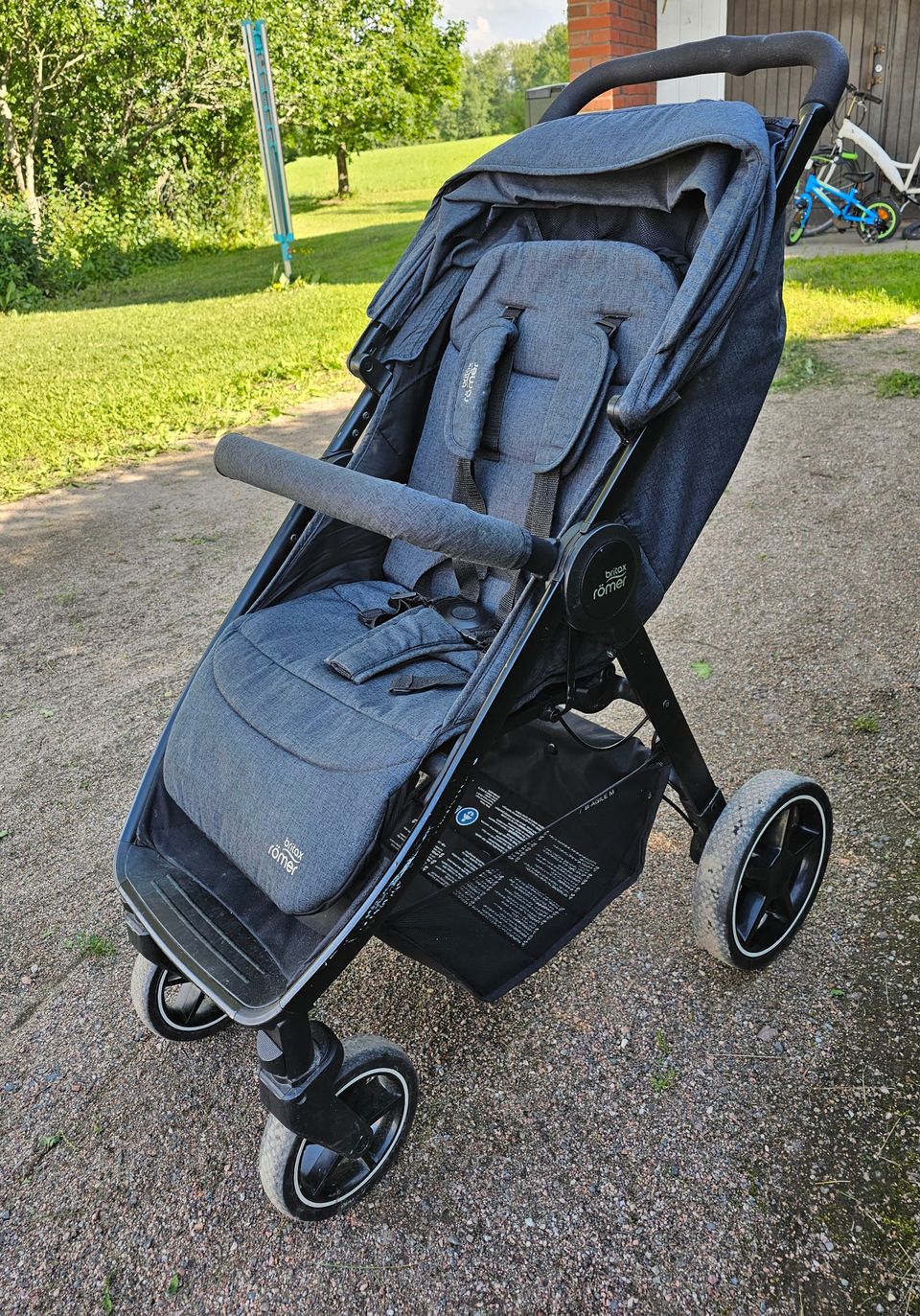 Britax b-agile m