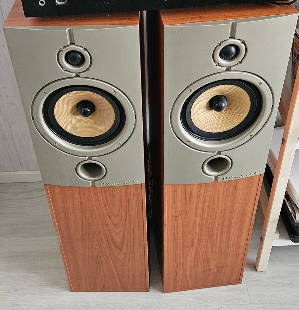 Wharfedale Diamond 8.3 kaiuttimet