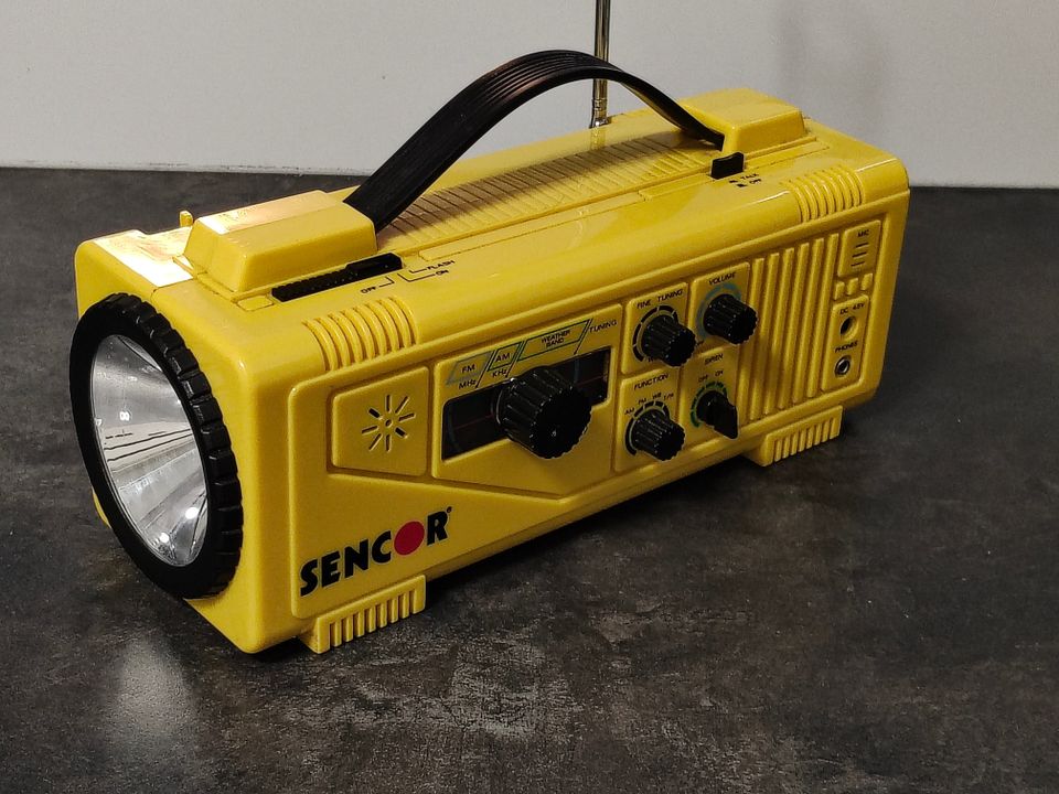 Sencor S-850 hätäradio hälytysäänellä + taskulampulla