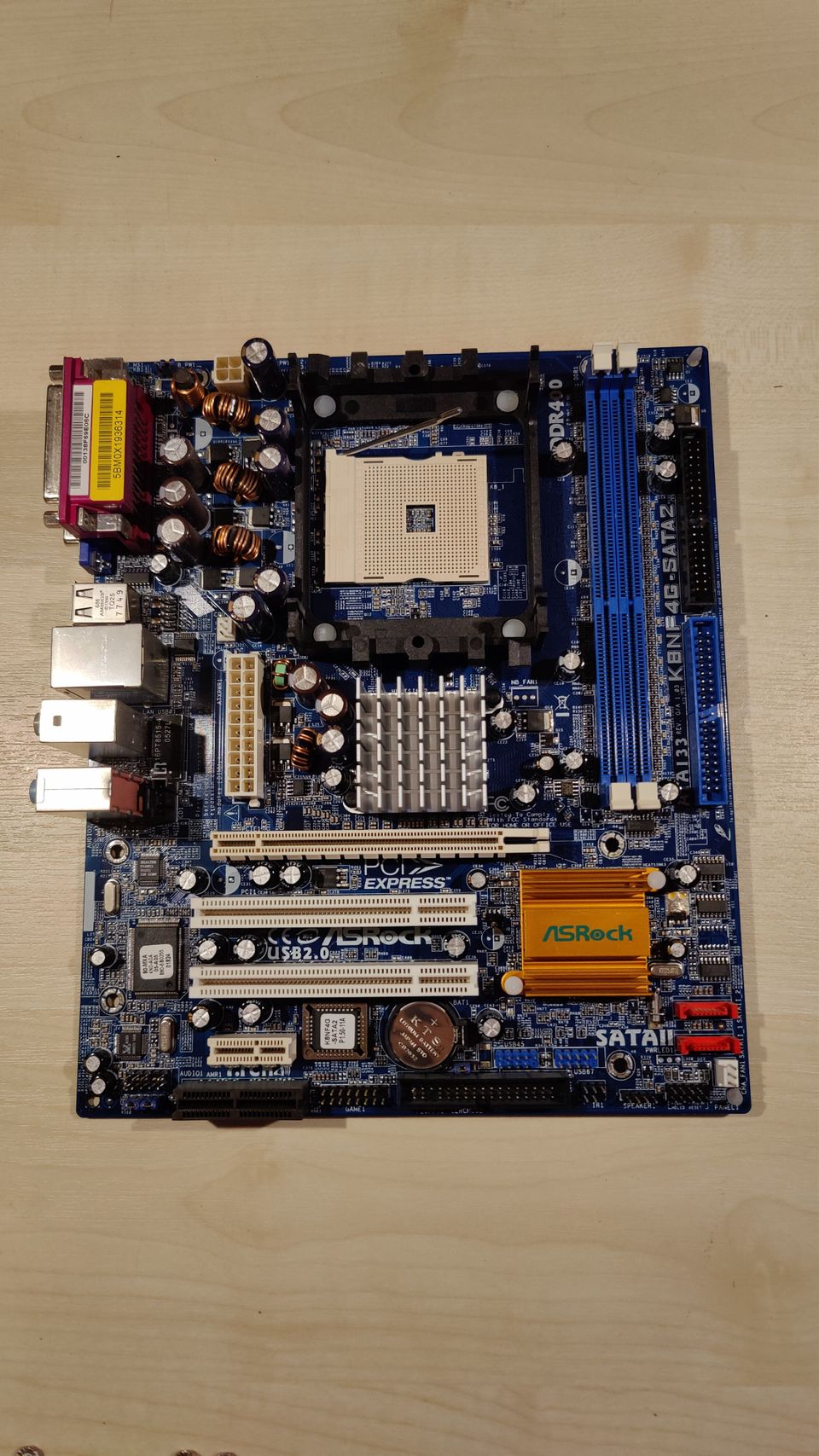 ASRock KBNF4G-SATA2 emolevy