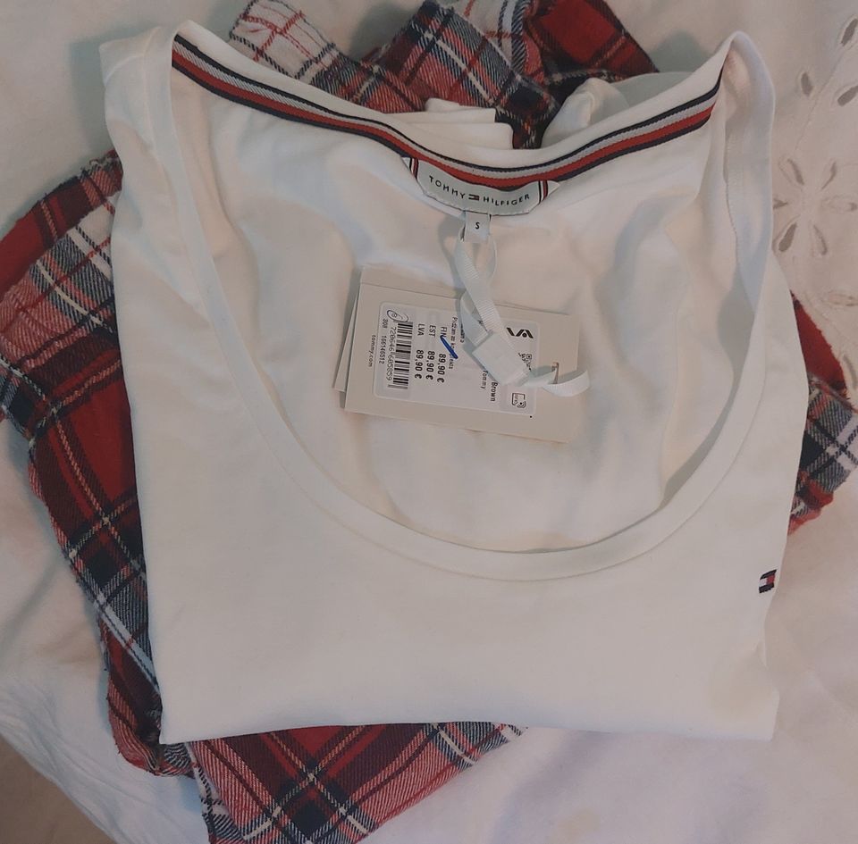 Pyjama, Hilfiger (käyttämätön) yläosa, alaosa Cubus