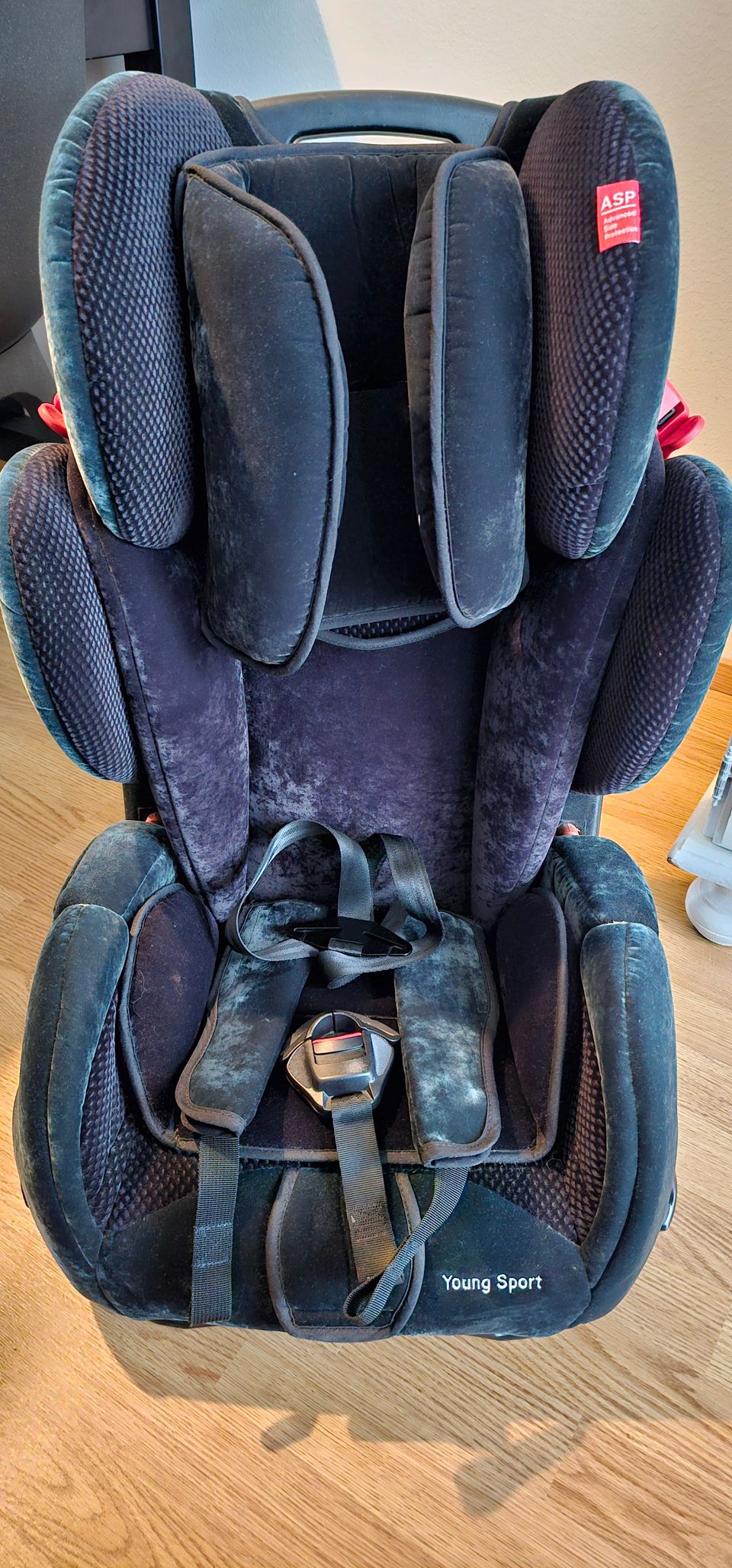 Myydään Recaro Young Sport