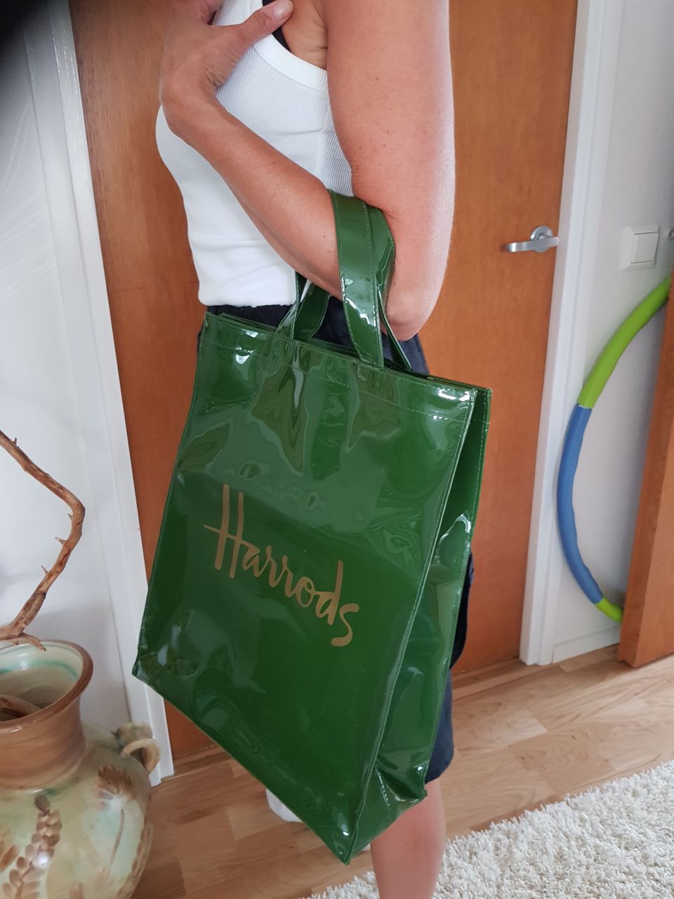 Upean värinen aito Harrods laukku.