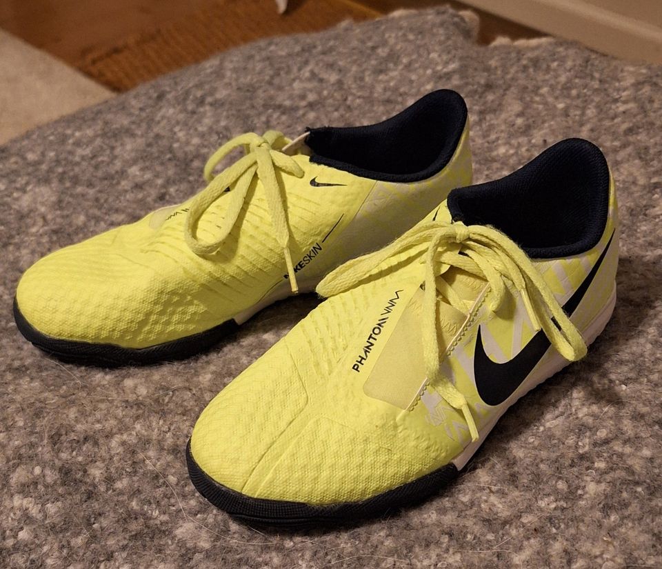 Nike futsall-kengät, 36.