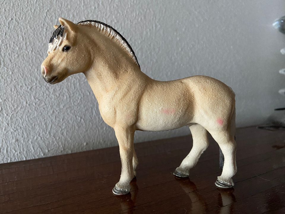 Schleich D73527 norjanvuonohevonen - varattu