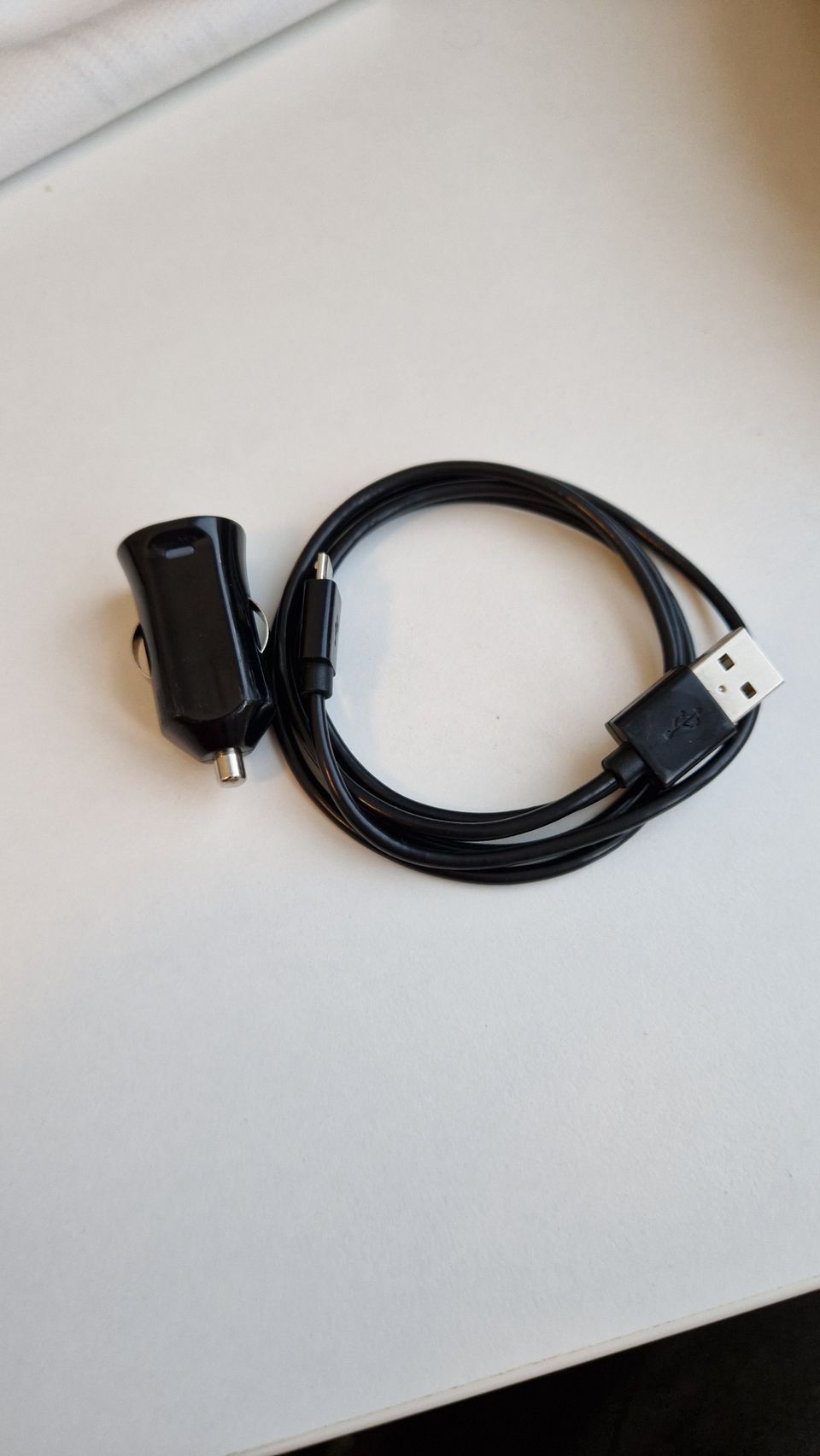 USB-autolaturi