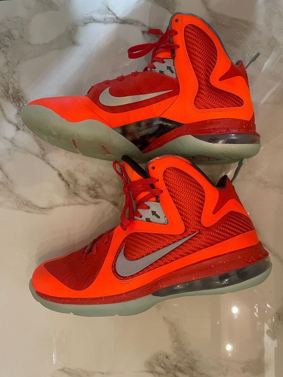 Koripallokengät Nike Lebron IX koko 43 Väri Big Bang