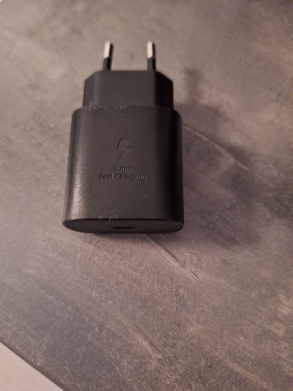 Samsung 25w usb-c pikalaturi