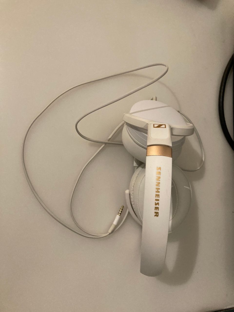 Sennheiser valkoiset kuulokkeet