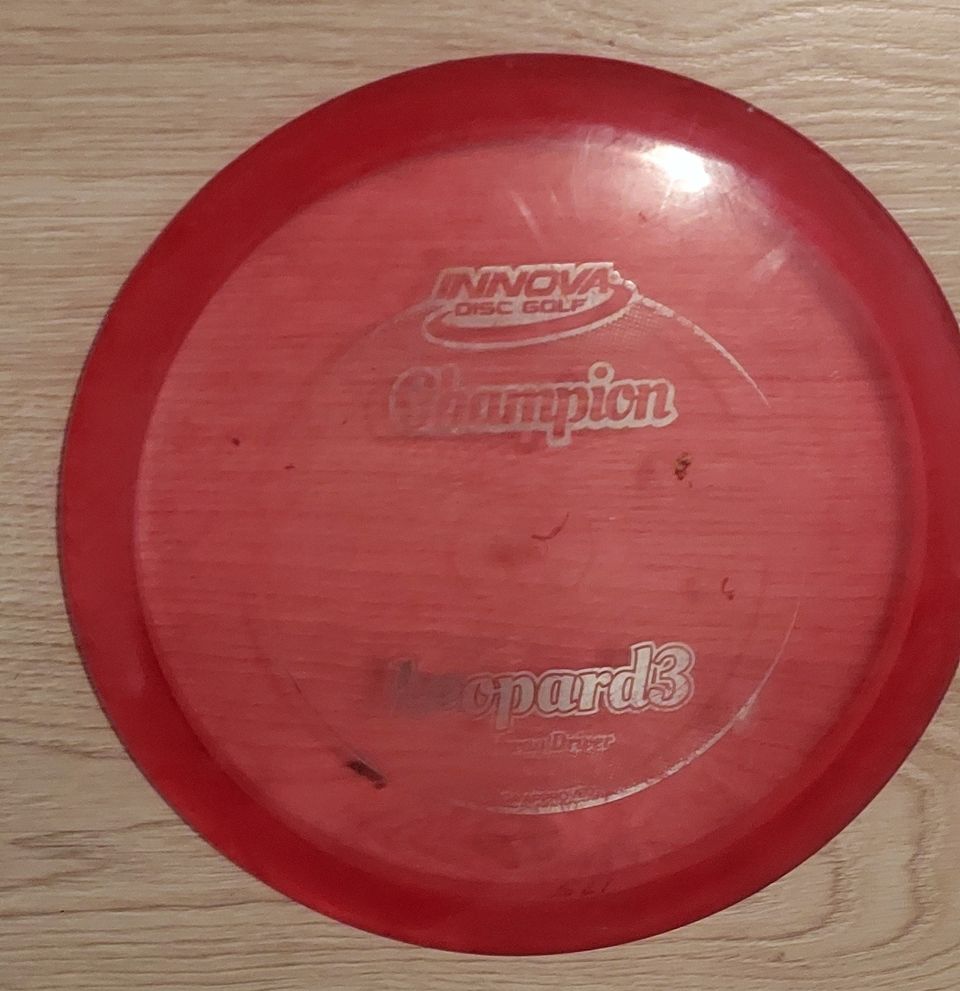 Frisbeegolf kiekko innova leopard 3