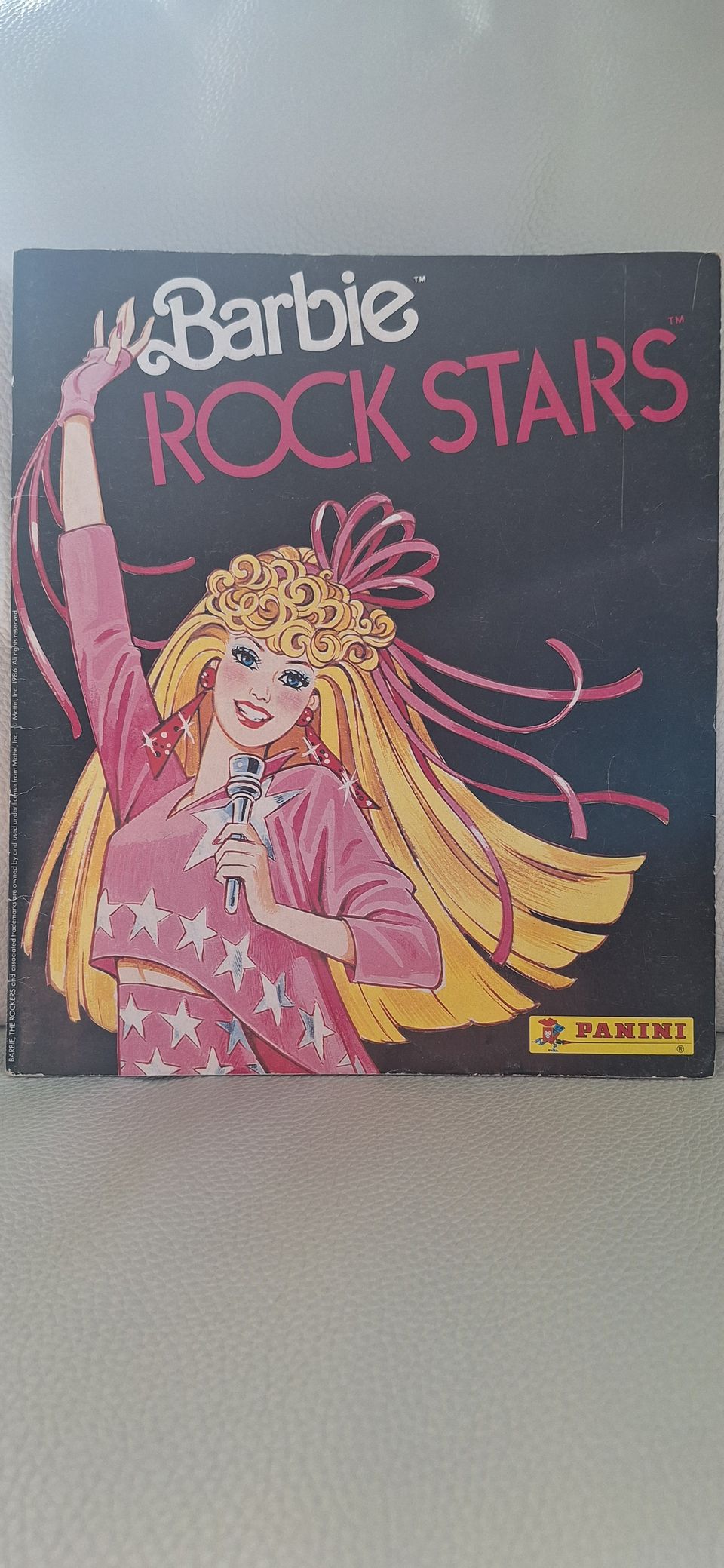 Myydään Barbie Rockstars -tarra-albumi