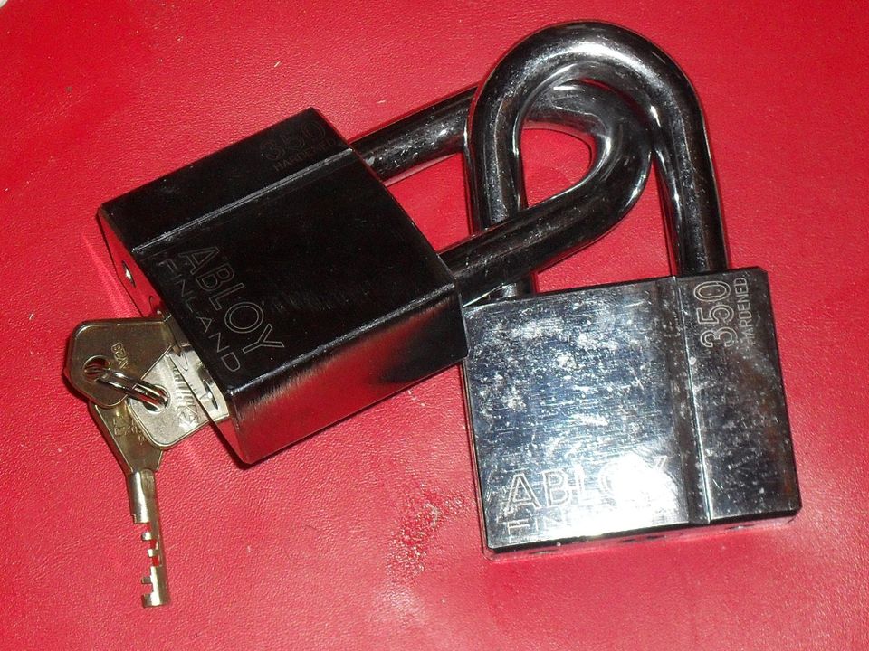 ABLOY isoja riippulukkoja.