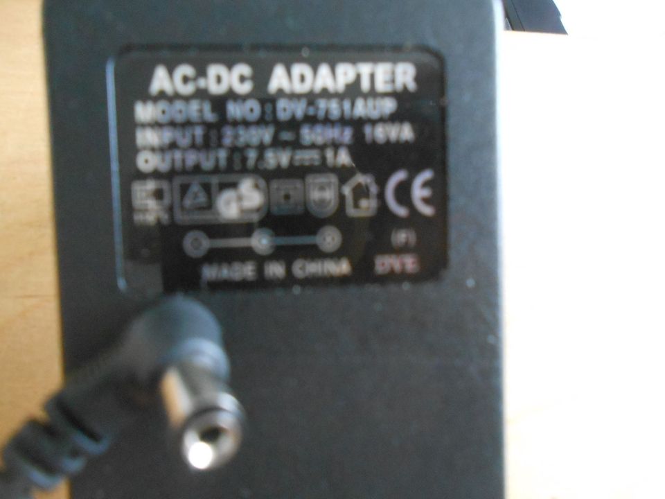 AC-DC Adapter, Model: DV-751 AUP, Output: 7,5V 1A.