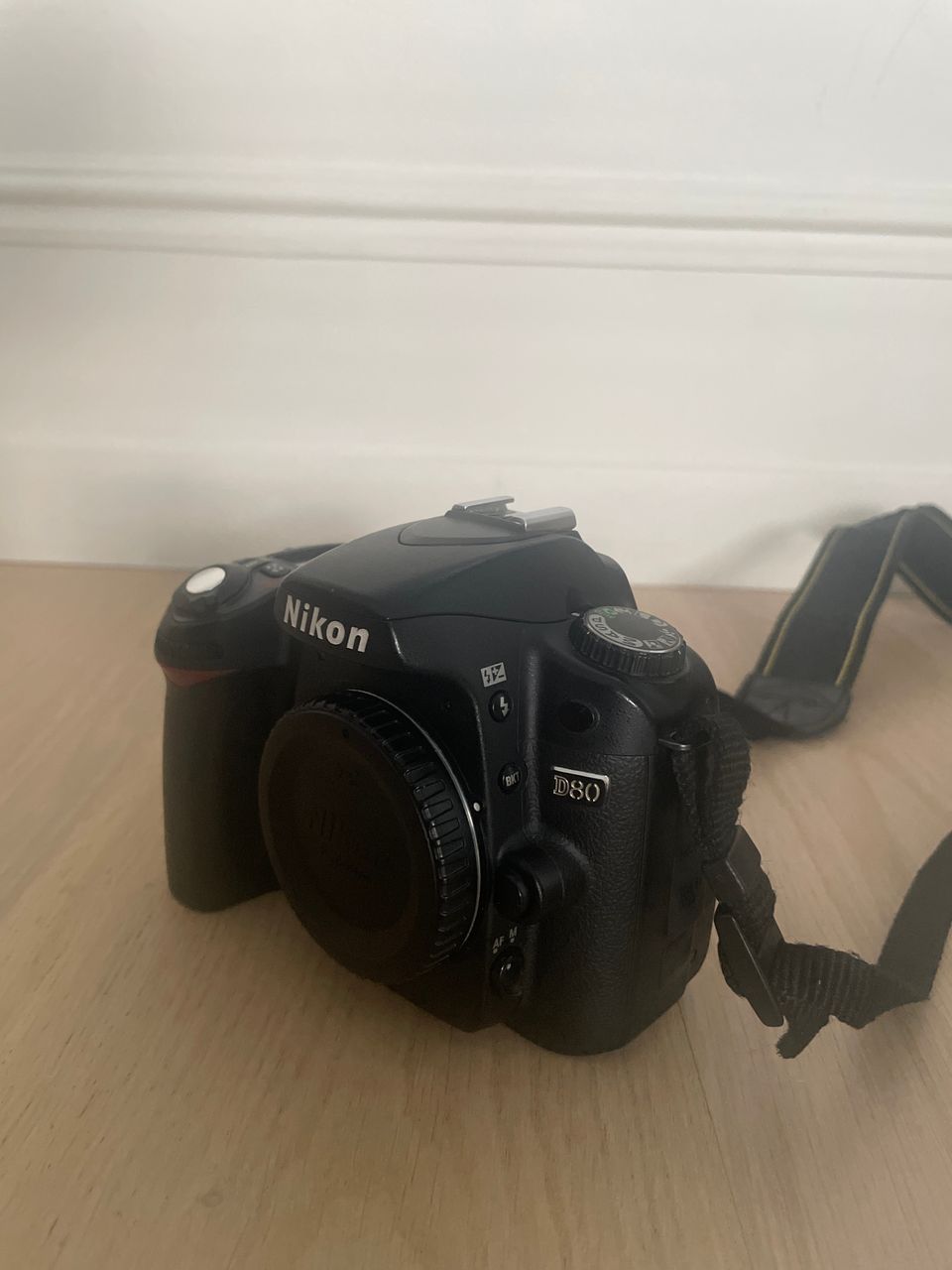 NIKON D80