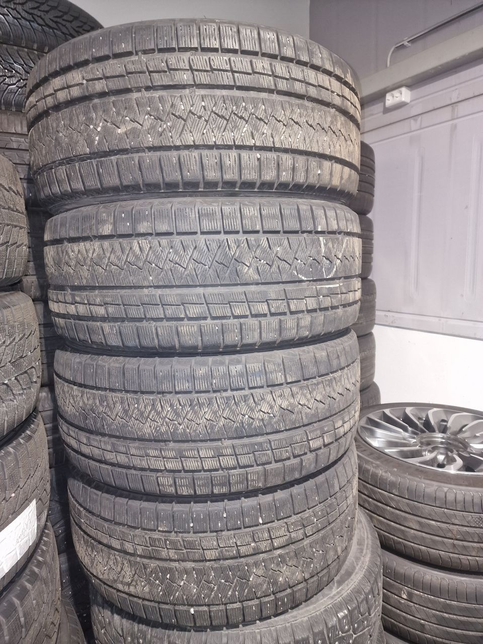 255 / 45 R19 kitkarenkaat