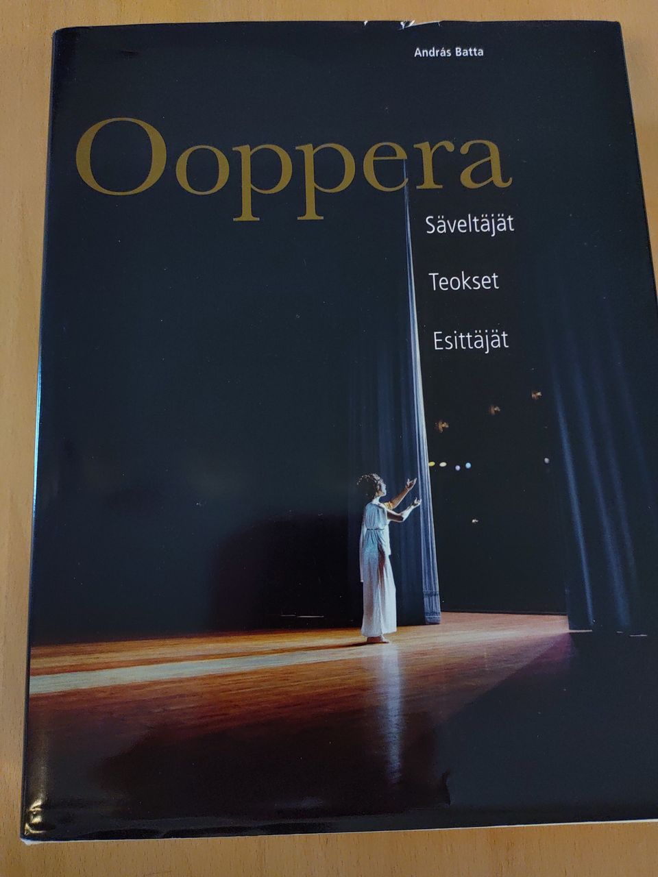 Ooppera kirja 923 sivua