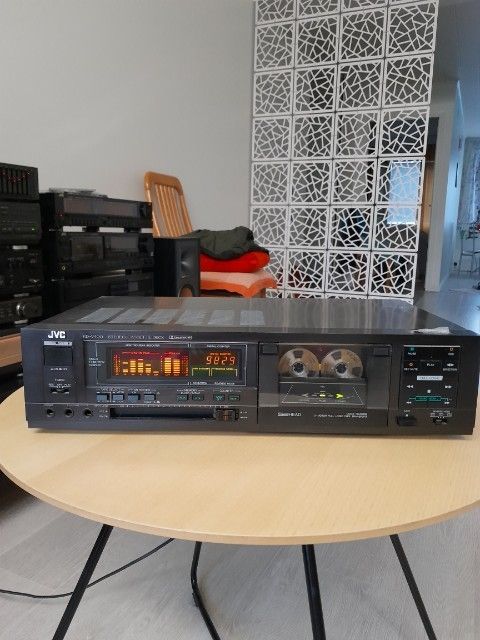 JVC KD-V400 Hyvässä kunnossa. Nouto.