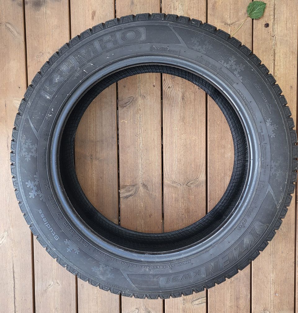 Kumho 215/55 R17 kitkarenkaat