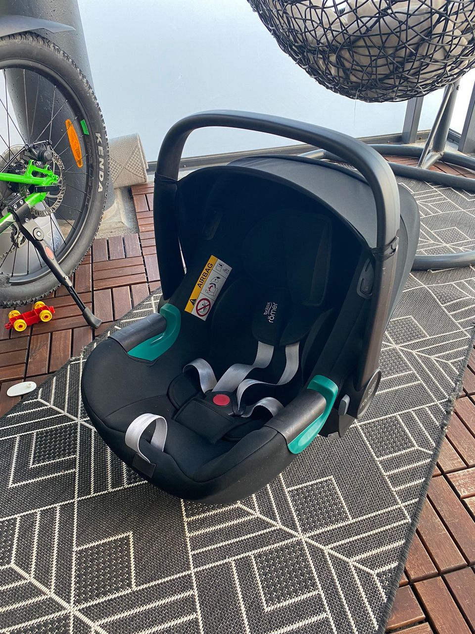 Britax Römer Baby-Safe iSense -turvakaukalo (Space Black)