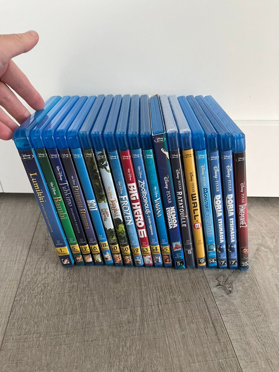 Disney blu-ray klassikko ja pixar elokuvia