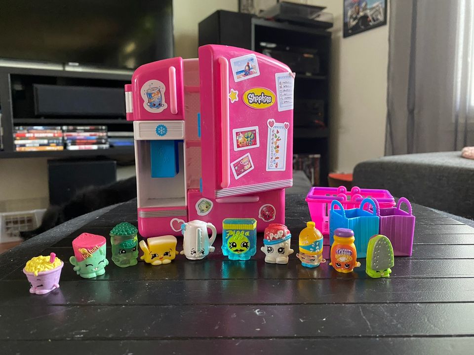 Shopkins jääkaappi + 10 hahmoa.