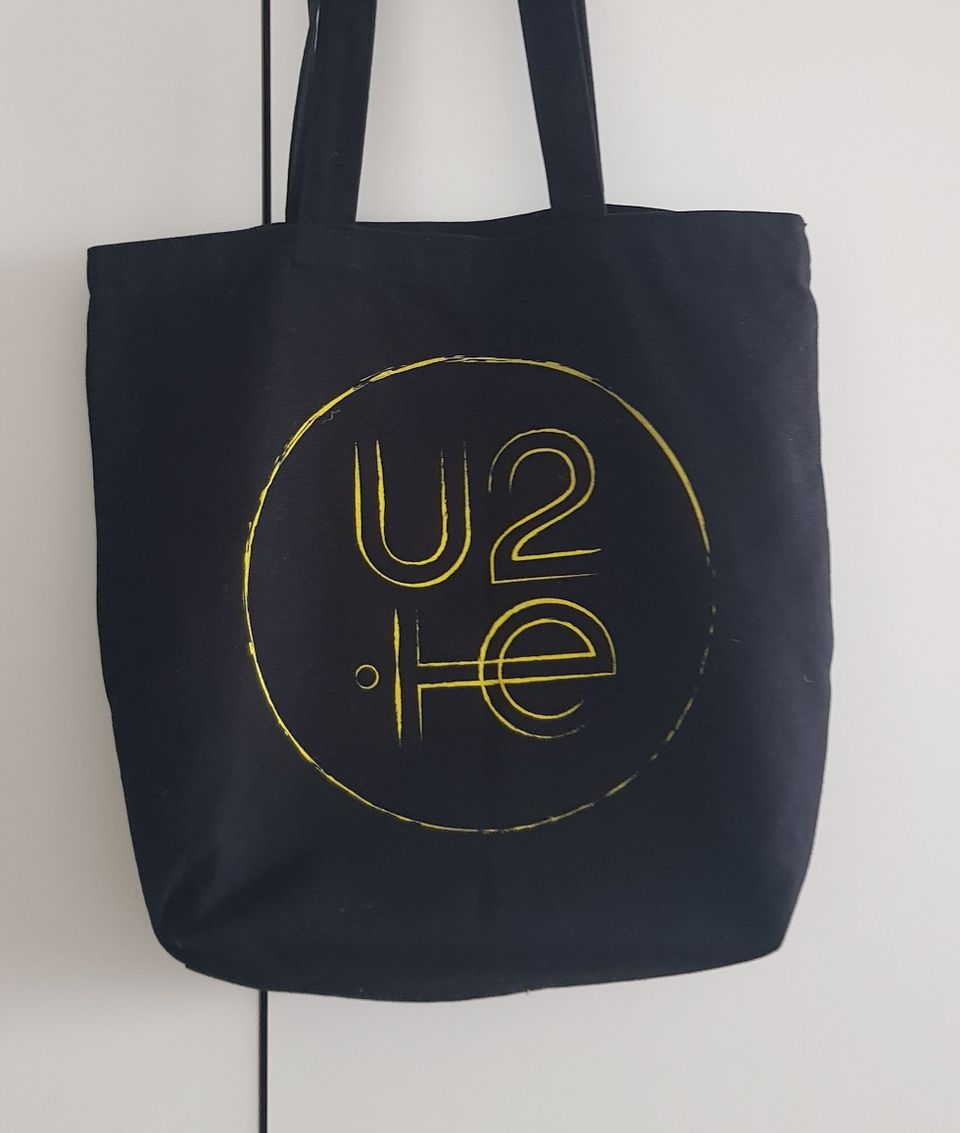 U2 canvaskassi