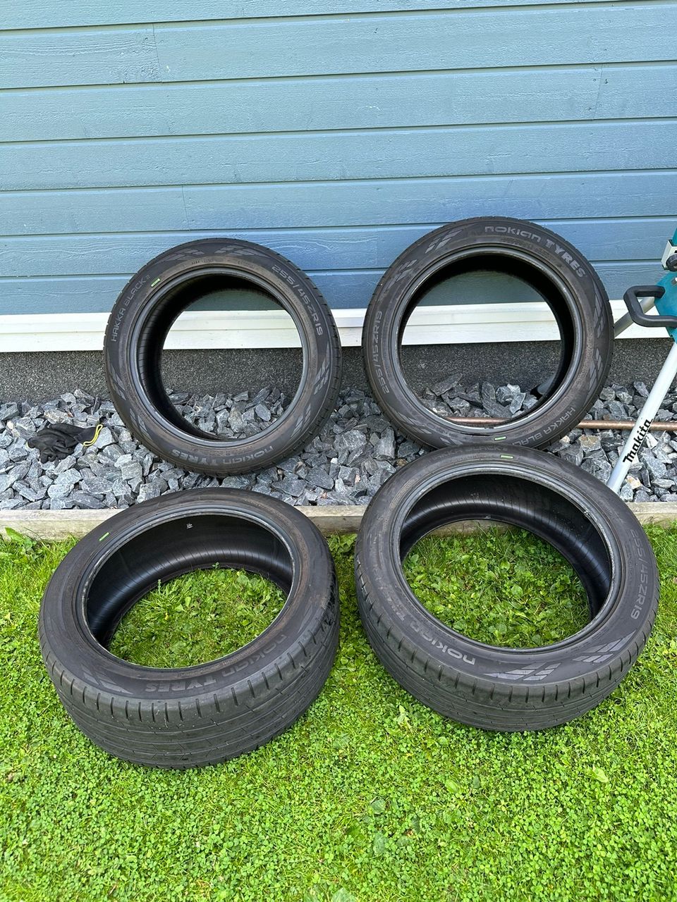 Nokia Hakka Black 2 sarja, 255/45R19