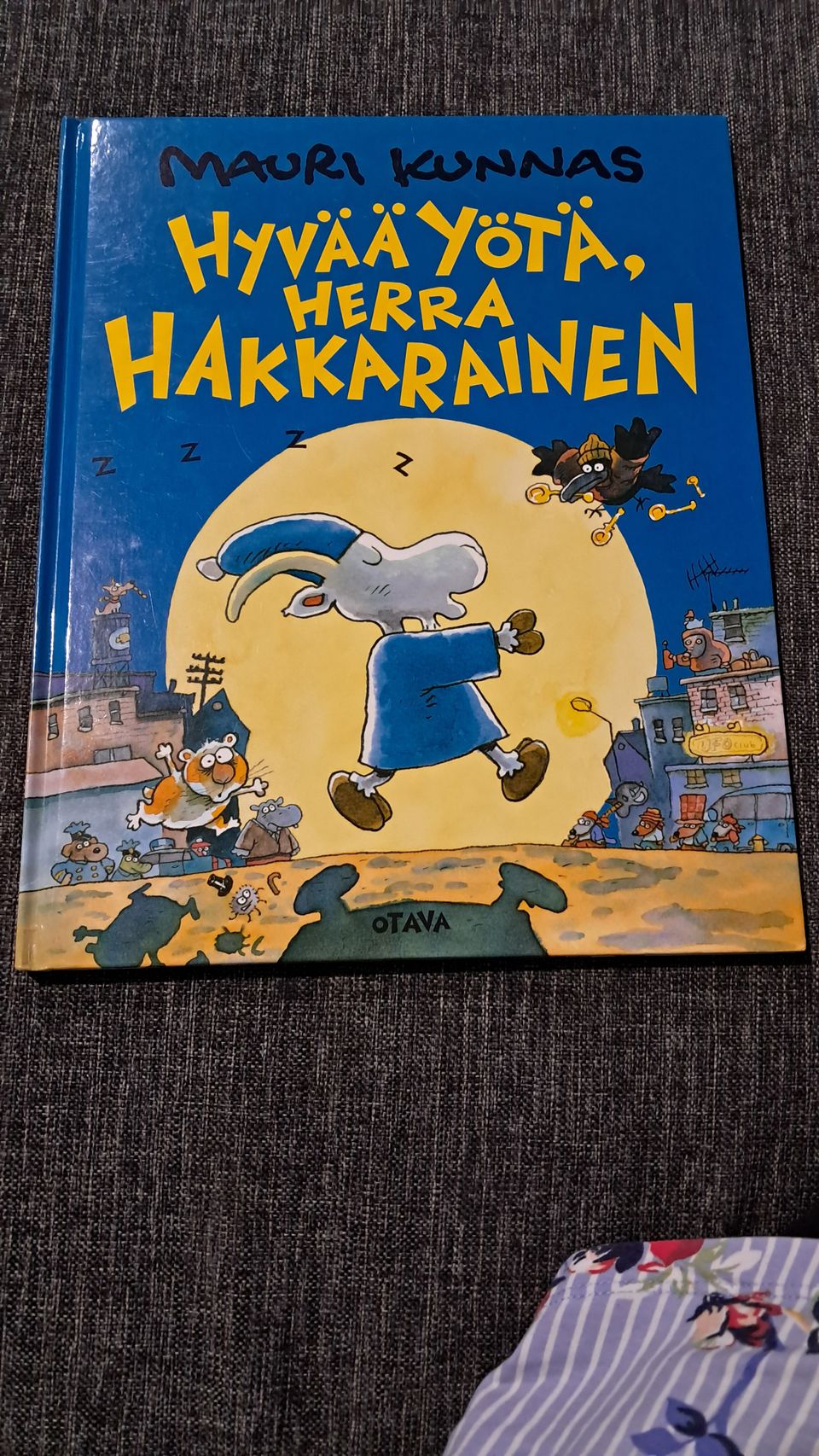 Hyvää yötä,  herra Hakkarainen -kirja