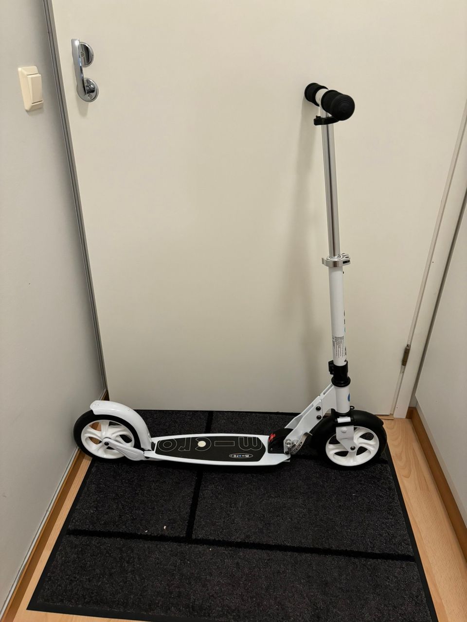 Micro White mobility scooter, potkulauta