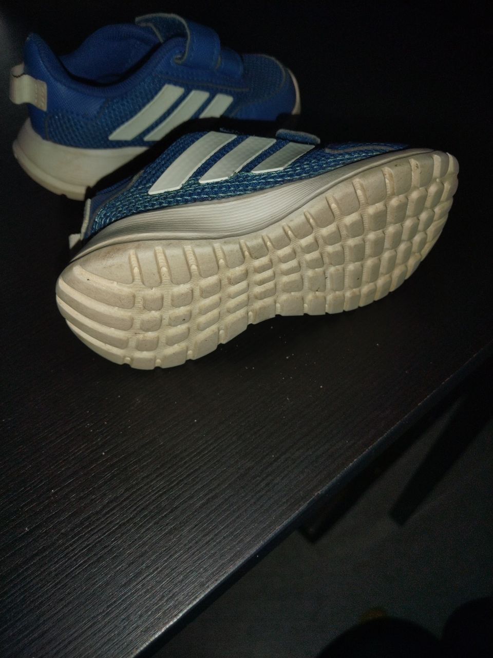 Adidas lenkkarit