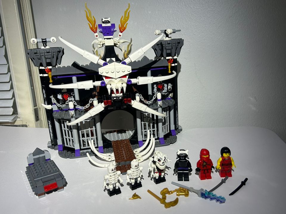 Lego Ninjago 2505 Garmadonin synkkä linnoitus