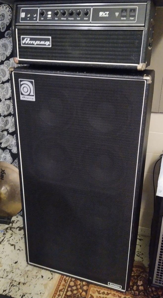 Ampeg SVT-CL bassonuppi + SVT810 kaappi