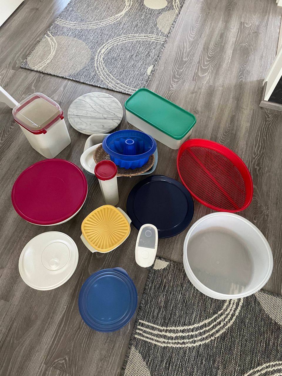 Tupperware astioita