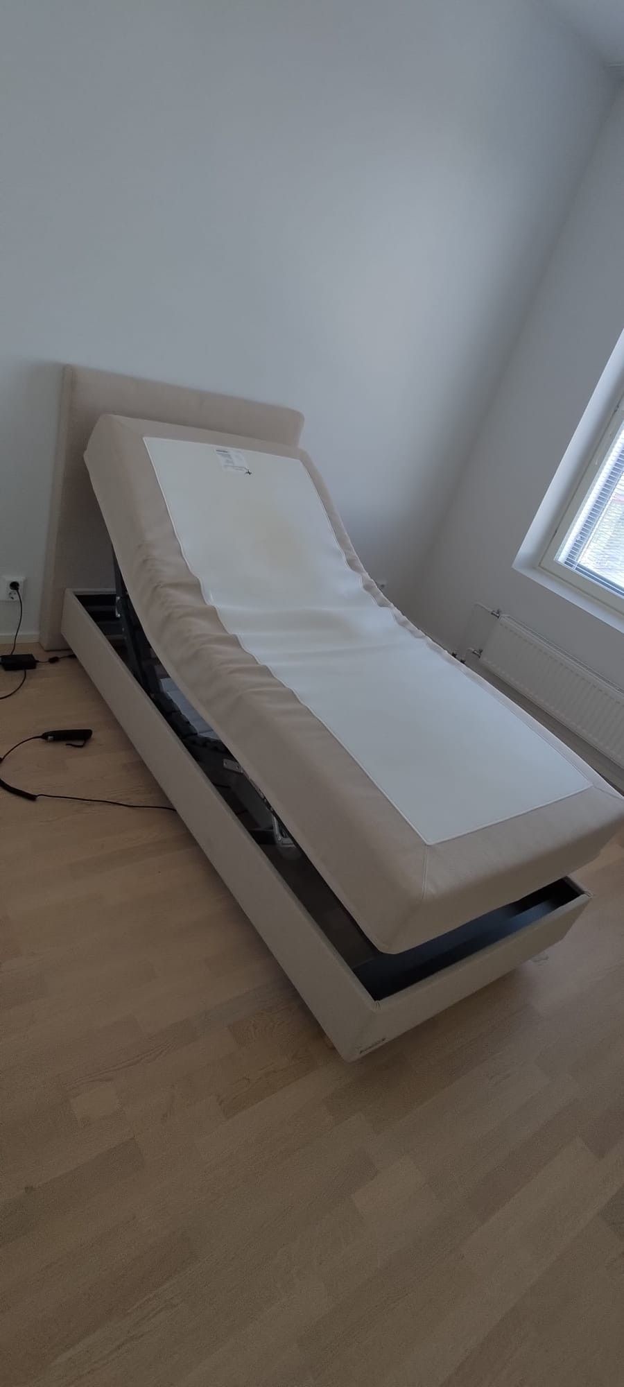 Moottorisänky, Adjustable bed, Unikulma 80x200