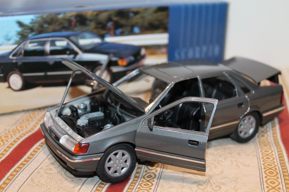 1989 Ford Scorpio sedan + pakkaus 1:24 vintage valmistettu Saksassa pienoismalli