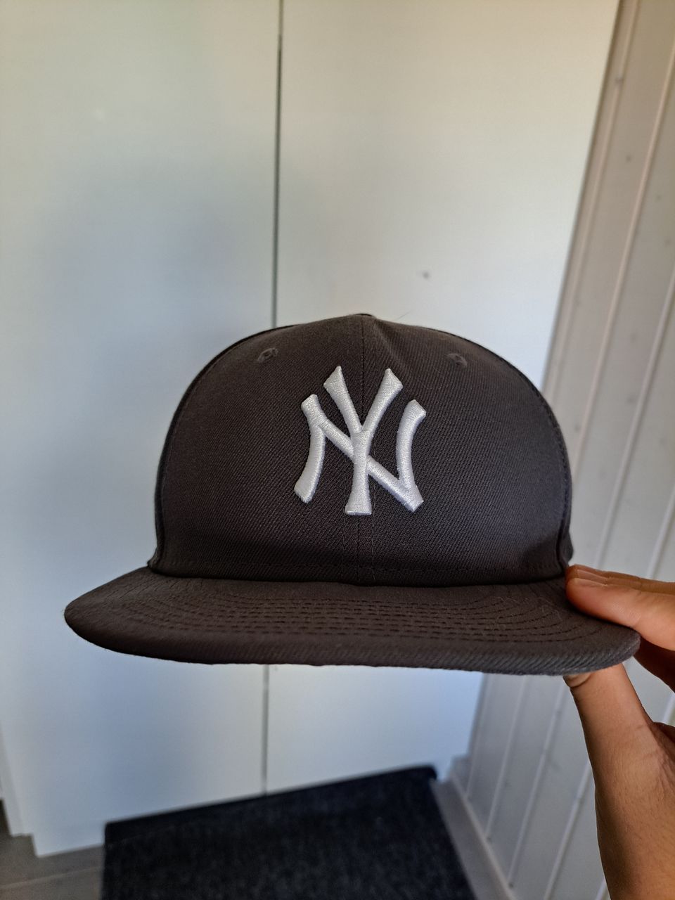 NY harmaa fitted , hyvässä kunnossa