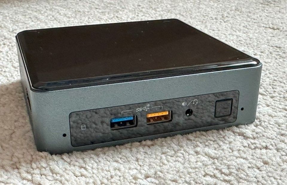 Intel NUC Core i5 / 256GB SSD / 8GB RAM