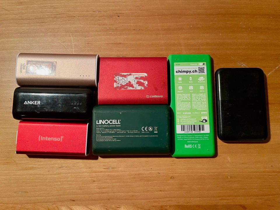 Varavirtalähteitä, 30 erilaista (5000 mAh - 12000 mAh)